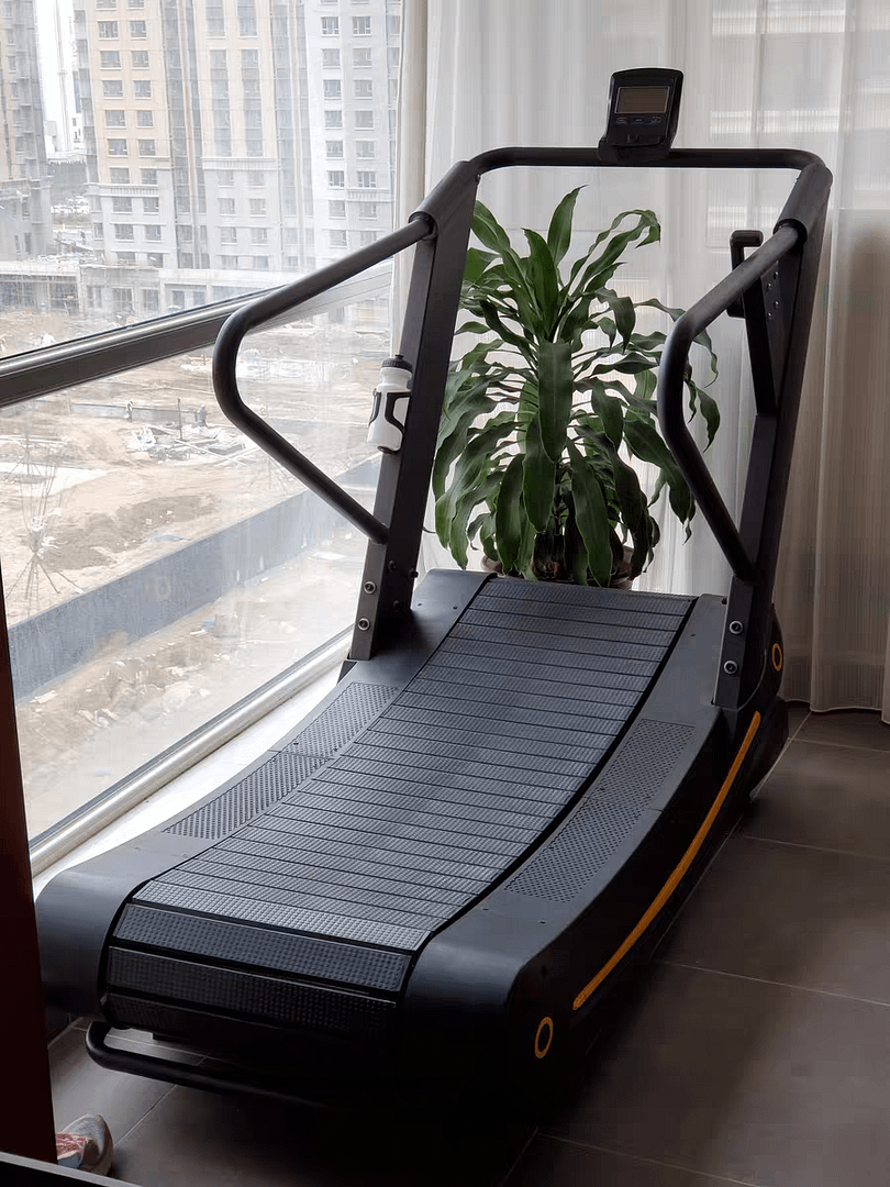 COMMERCIAL CURVED TREADMILL - Image 12
